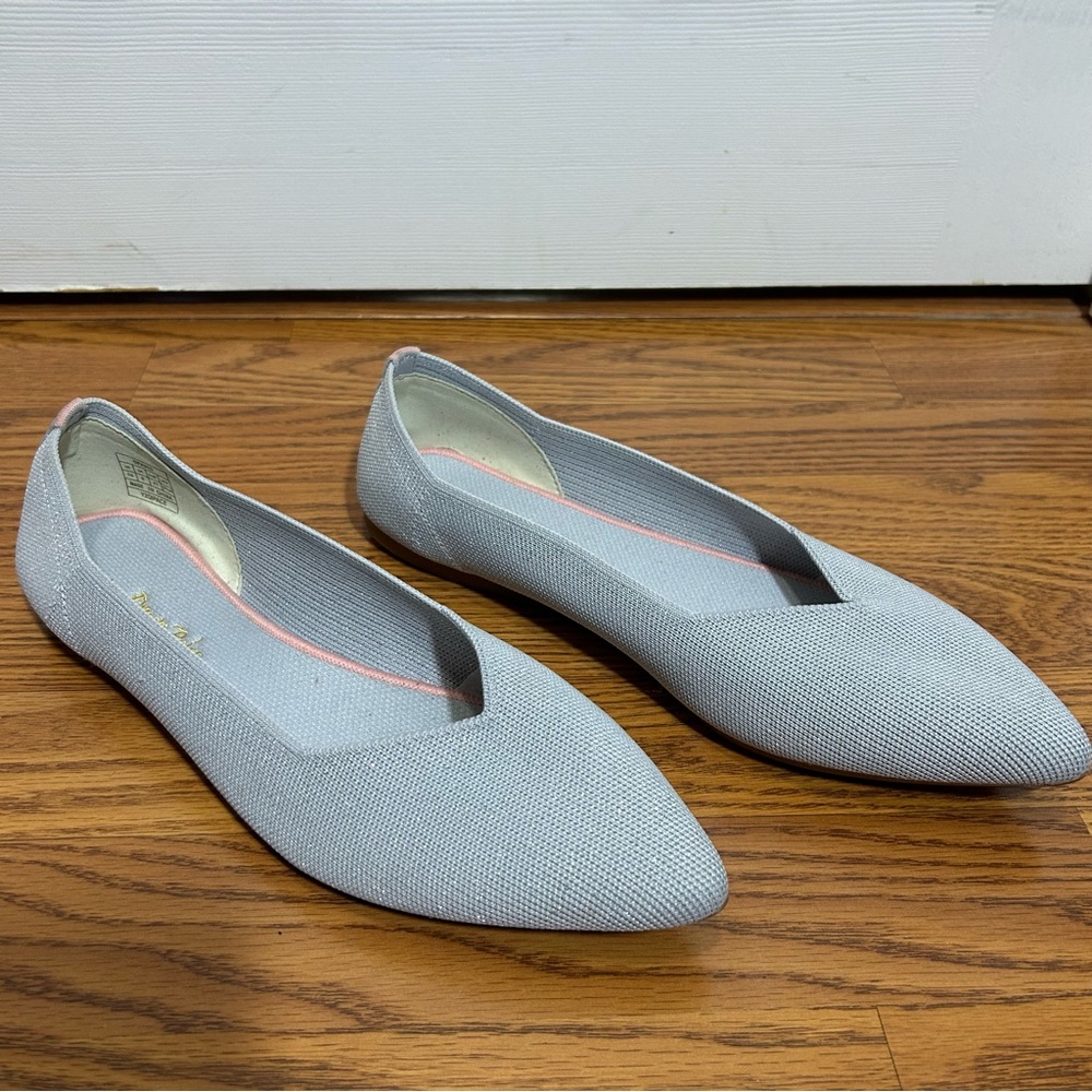 Dream Pairs Light Gray Pointed Toe Flats
